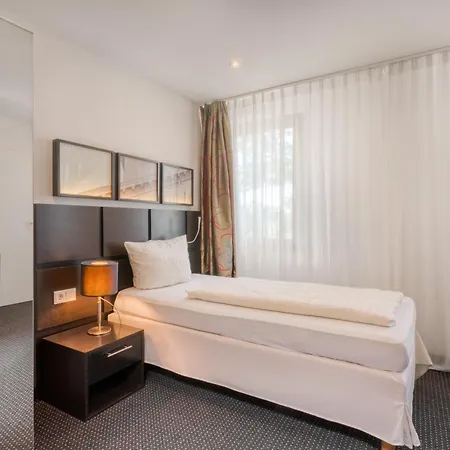מלון Waldhotel 3*