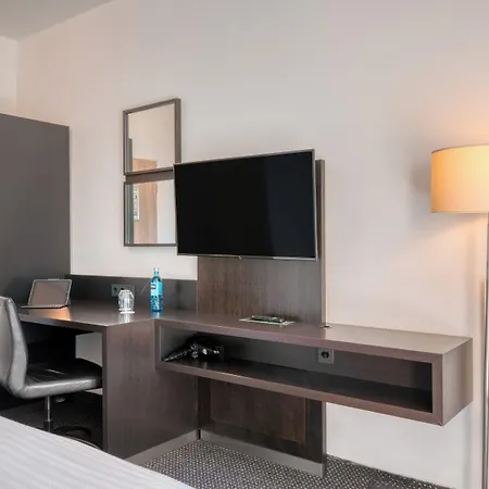 מלון Waldhotel 3*
